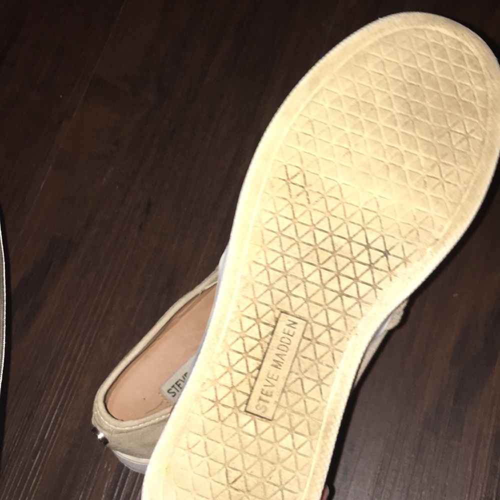 Steve Madden slip on shoes - Picture 2 of 4